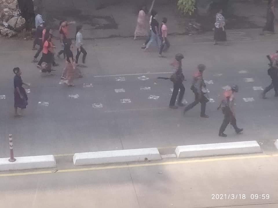 poemamhethar's tweet photo. Terrorists threaten pointing with guns to open doors, to come out and also block cars on roads, drag out people regardless of age, man or woman forcing to carry sandbags made as barricades imposing CIVILIANS AS PORTERS in many parts of Yangon. #WhatsHappeningInMyanmar #Mar18Coup https://t.co/lRzWNiuYQm