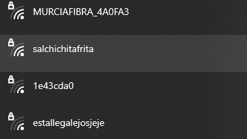 pccomponentes's tweet photo. Algunos nombres de WiFi no tienen precio! https://t.co/96zbgkyXTW