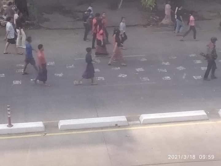 The military forced the people in the house to open the door and remove the roadblocks like slaves.#WhatsHappeningInMyanmar #MyanmarMilitaryCoup #SaveMyanmar #JusticeForMyanmar #MyanmarCoup
