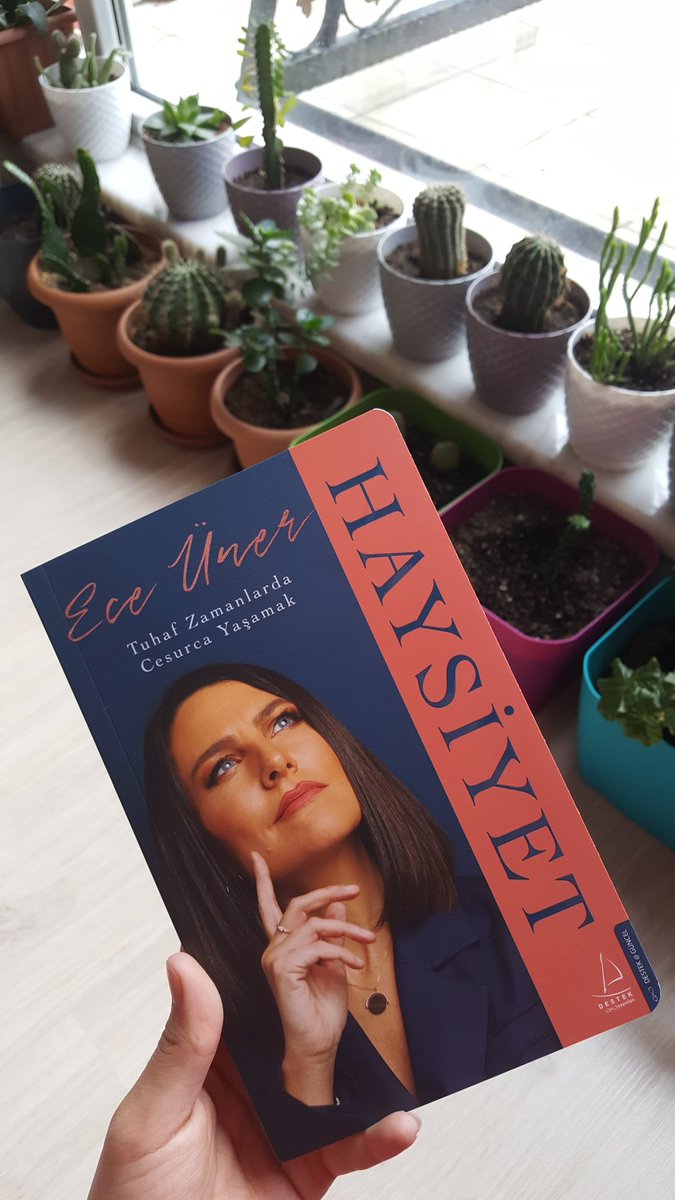 ilk defa bir kargomu bu kadar heyacanla bekledim kapagi bile yetiyor iceriginin ne kadar guzel ve etkileyici oldugunu anlamaya.icimizdeki mevzulari kagitlara dokuldugunu daha kapagi acmadan hissettiren bir kitap
hep yaz hep okuyalim <a href="/eceuner12/">Ece Üner</a> #haysiyet