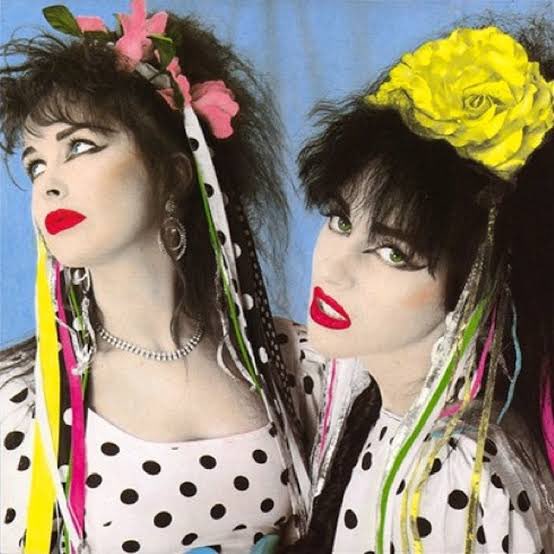 E M I V Twitter ルナアースさんでシュシュなども買った 往年のシンディローパー とかストロベリースウィッチブレイドみたいなイメージ可愛いと思ってwレベッカのnokkoとか