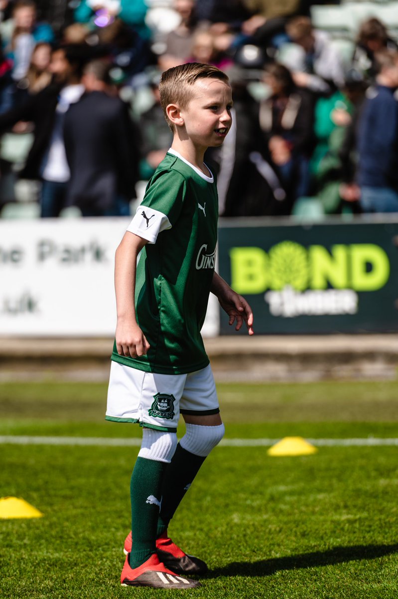 Happy 10th birthday to my gorgeous Ben. He's really missing Home Park. If you could wish him a happy birthday he'd be over the moon @georgecoopsx @Ryanhardie9 @Lukejephcott11 @rlowe15 @Mike_coooper @Niall_ennis46 @PanutcheCamara @Joeedwards10 @KellWatts1 @JeromeOpoku3