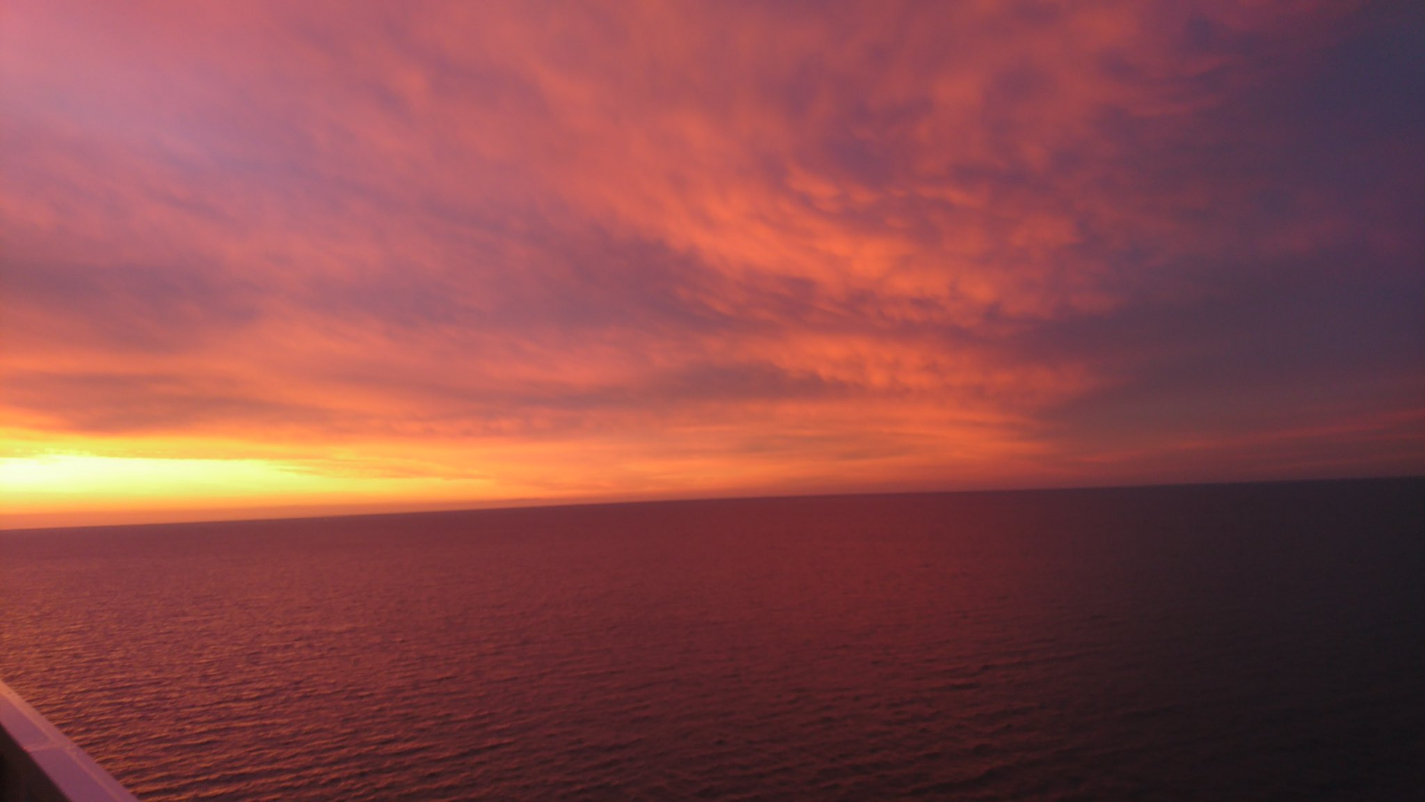 нейросеть для генерации кроссоверов on Twitter: "Было красево…