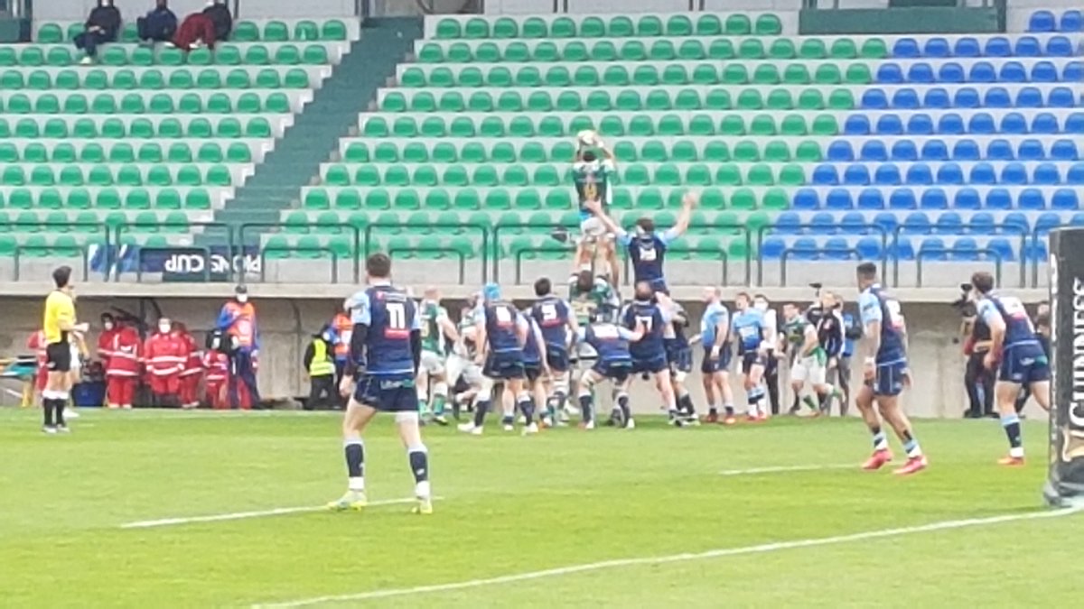 BHR Treviso Hotel (@bhrtrevisohotel) on Twitter photo 💙 Un weekend in ZONA BLU 🏈
Dalla felicità diamo i colori! Abbiamo ospitato il <a href="/Cardiff_Rugby/">Cardiff Rugby</a> per la sfida contro il <a href="/BenettonRugby/">Benetton Rugby 🦁</a>.
Uno scatto rubato, dal nostro Luca, mentre gli consegnavamo a bordo campo le #pizze per un #terzotempo tutto italiano! 💙 Un weekend in ZONA BLU 🏈
Dalla felicità diamo i colori! Abbiamo ospitato il <a href="/Cardiff_Rugby/">Cardiff Rugby</a> per la sfida contro il <a href="/BenettonRugby/">Benetton Rugby 🦁</a>.
Uno scatto rubato, dal nostro Luca, mentre gli consegnavamo a bordo campo le #pizze per un #terzotempo tutto italiano!