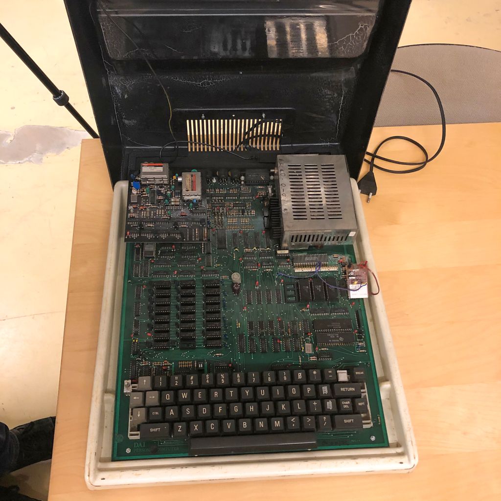 museebolo's tweet photo. Beginning of perservation / restoration work on a Belgian DAI computer.
Début du travail de perservation / remise en état d'un ordinateur belge DAI.
To be continued...
A suivre...
#perservation #retrocomputing #dai https://t.co/8xw8tmQcKf