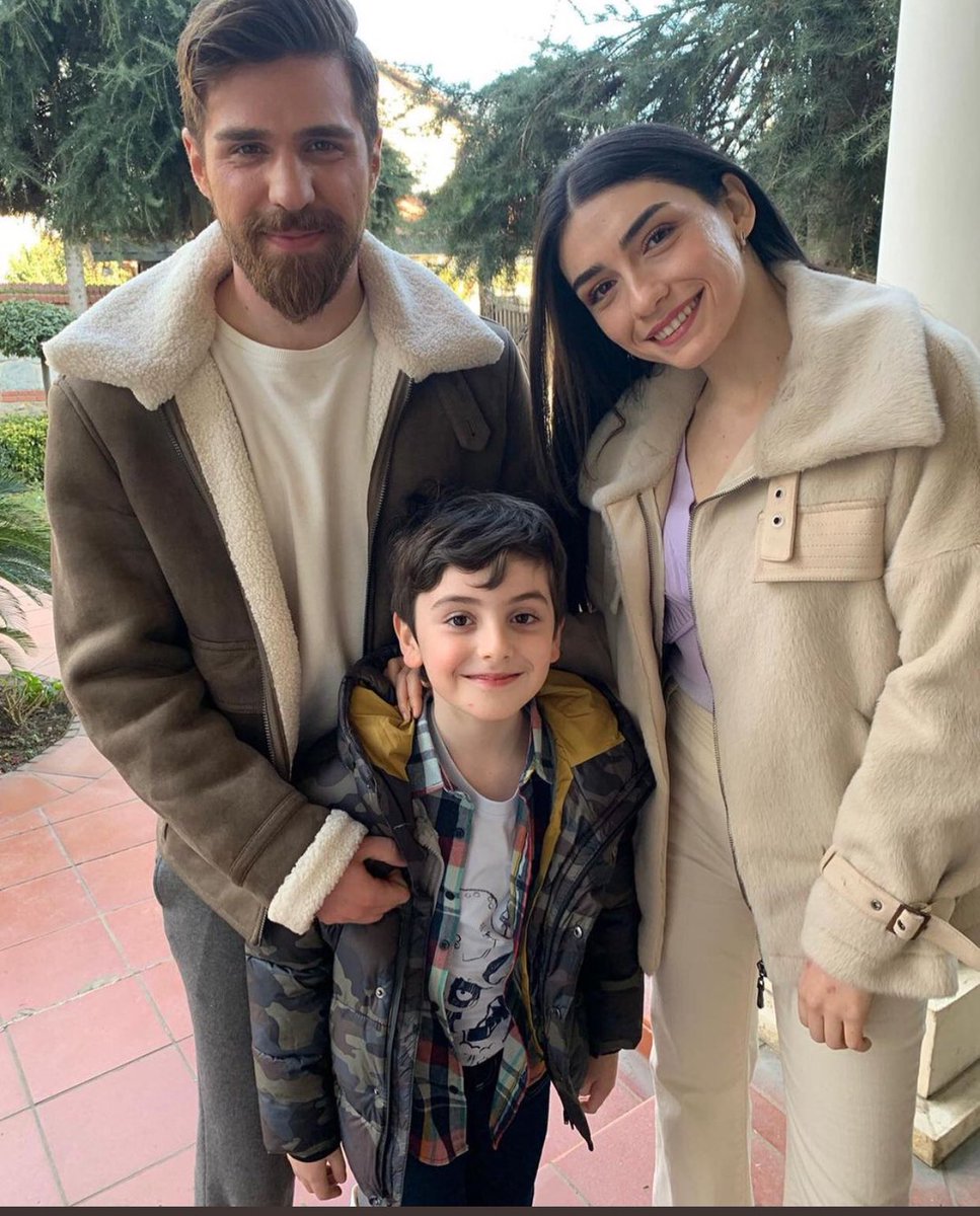 HagerMI's tweet photo. I am not okaaaaaaaaay 

The photo that we waited for the most. 😭😭😭😭😭😭😭😭😭
#BerkerGüven #HazarErgüçlü #AlevAlev https://t.co/AKVExyIC8q