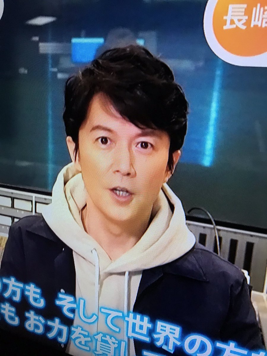 Nbi必須 にくきゅうまま 福山がー 福山雅治がゴムかぶってる 画像の左首フードの内側みて 首にシワがないからおかしいなぁと思ってみてたら それより何で福山にコメントさせたの わざとゴム被ってるって 見せる為みたいに