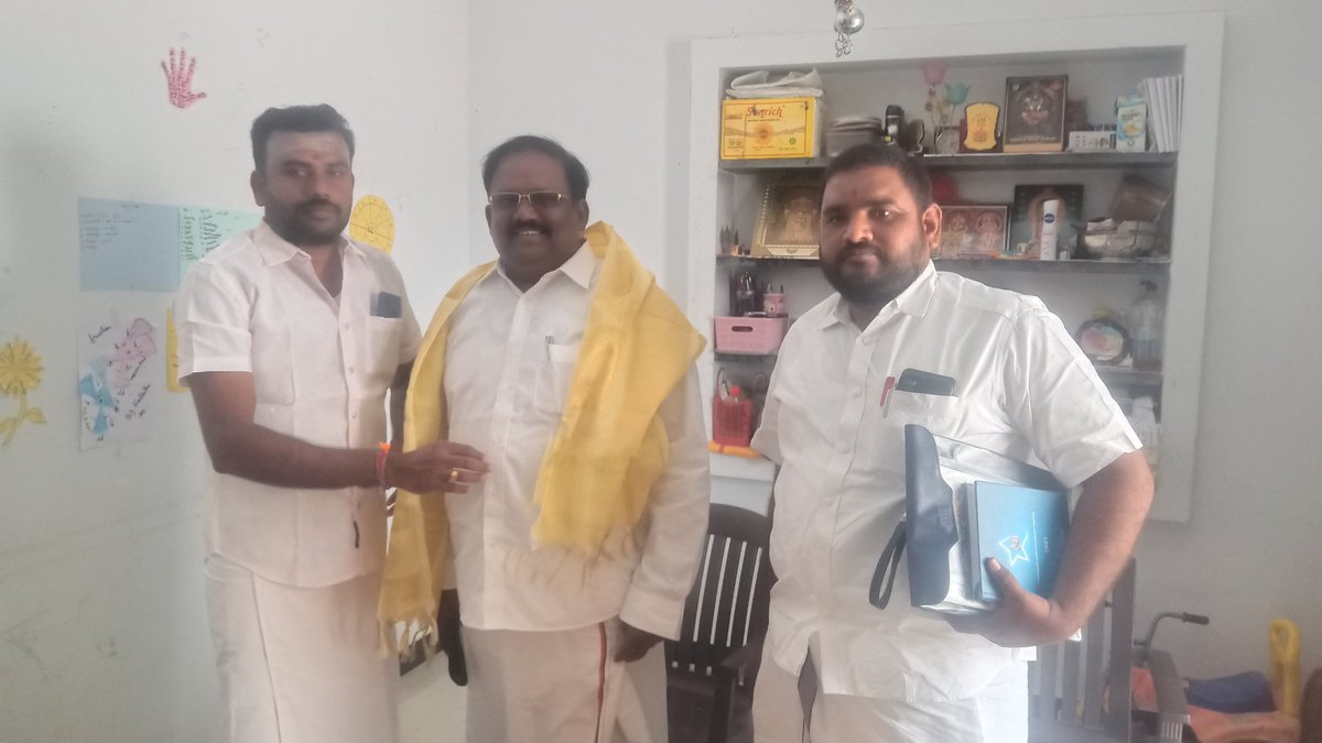 SelvakumarGks's tweet photo. #LMurugan4Dharapuram
தாராபுரம் சட்டமன்ற தொகுதிக்குட்பட்ட அனைத்து ஒன்றிய தலைவர்களை நேரில் சந்தித்து தேர்தல் ஆலோசனை வழங்கியபோது.
@Murugan_TNBJP @BJP4TamilNadu https://t.co/b3SuvBnsUE