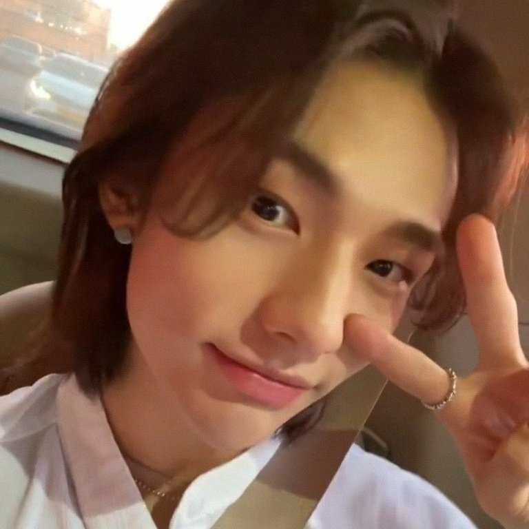 hwangkooki's tweet photo. -Eu te amo Hwang Hyunjin. https://t.co/dvssNMxr1U