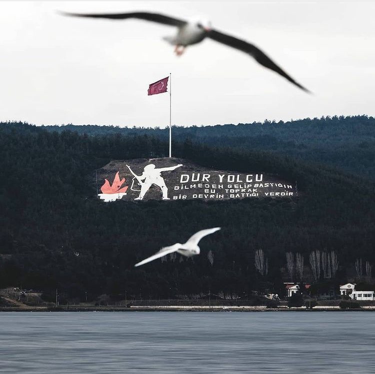 'Komutanım benim tüfek bozulmuş Tetik basmıyor diyen askere, Tüfek sağlam oğlum Senin parmağın kopmuş”denilen kahramanlık destanıdır “Çanakkale”. #18martcanakkalezaferi