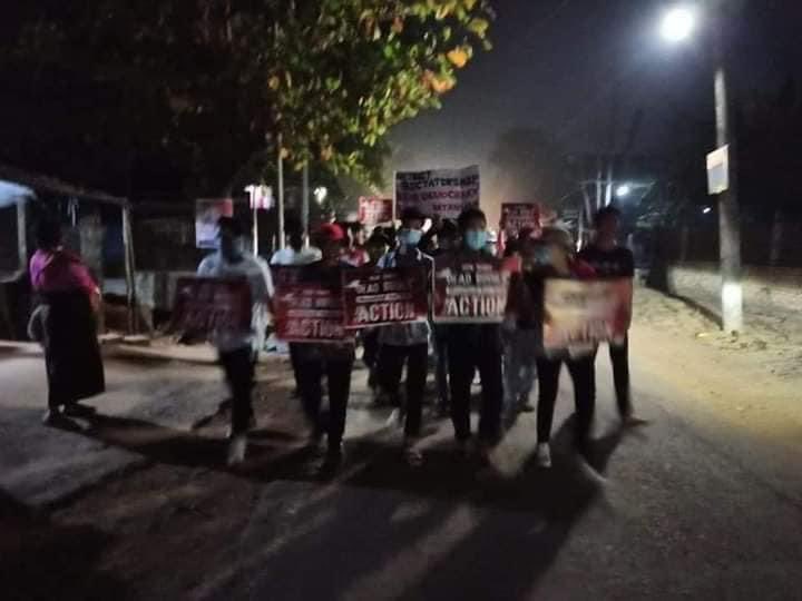 At dawn around 4.30-5AM local time this morning in Pathein, Residents took to the streets holding anti-junta placards to protest against military dictatorship.
INTERNET BLACKOUT
#WhatsHappeningInMyanmar
#Mar18Coup