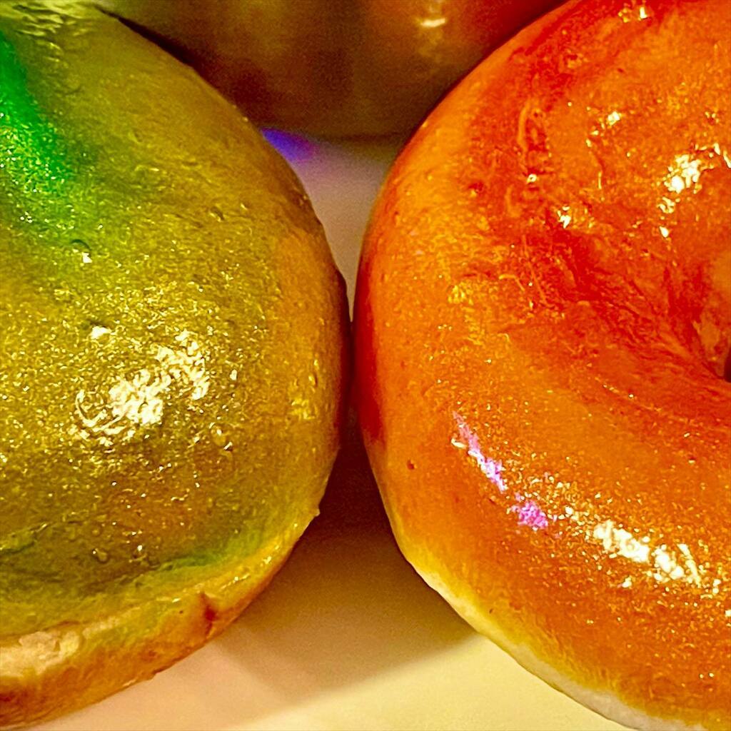 netwalker's tweet photo. Coloridas.

#donnuts #donas #krispykreme #cena #dinner #food #bread #pandulce https://t.co/3GgsVQ7hkm https://t.co/1EpIRgwJFz