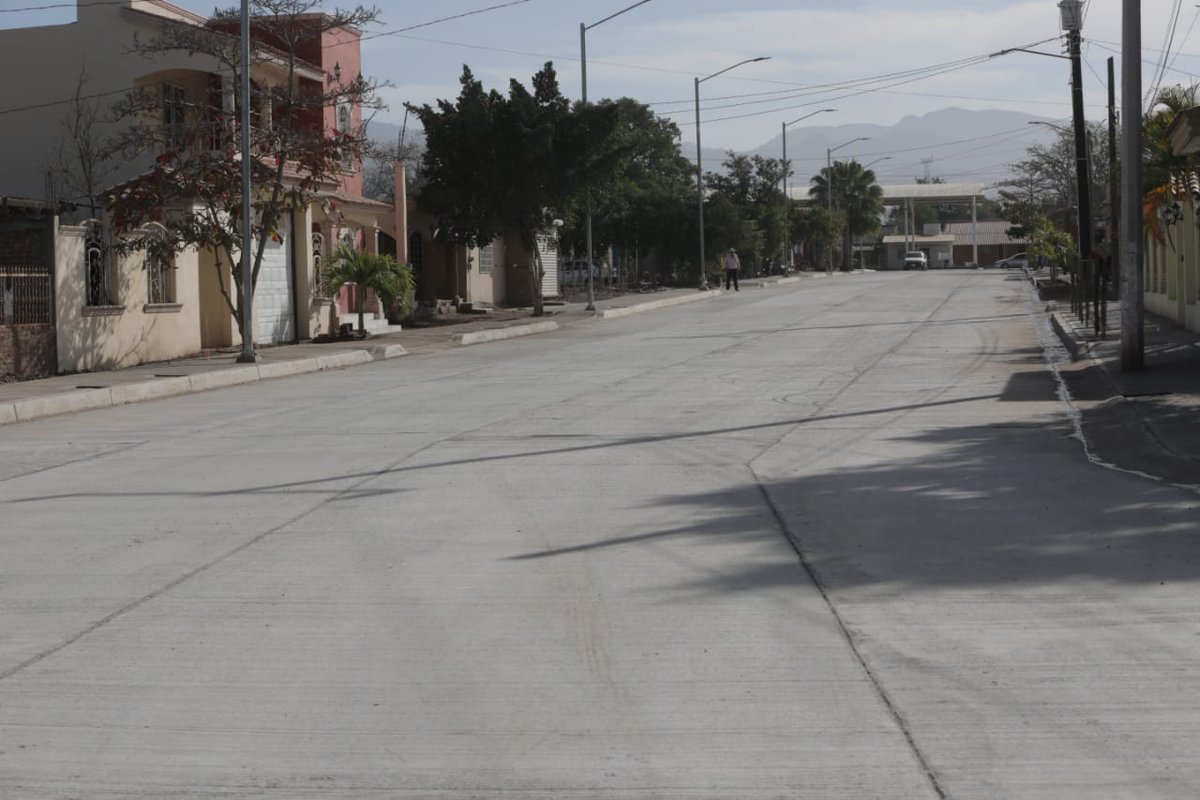 SinaloaSop's tweet photo. Boulevard Los Aguacates en Higueras de Abuya en el Municipio de Culiacán es un compromiso cumplido por @sinaloagobmx Pavimentación con concreto hidráulico de vanguardia @QuirinoOC ¡Si cumple! https://t.co/HJWPDSWpao