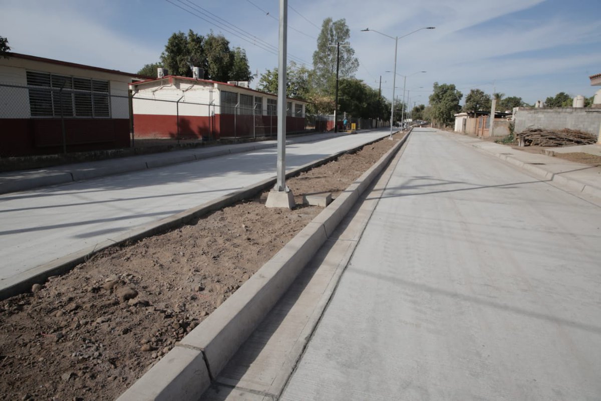 SinaloaSop's tweet photo. Boulevard Los Aguacates en Higueras de Abuya en el Municipio de Culiacán es un compromiso cumplido por @sinaloagobmx Pavimentación con concreto hidráulico de vanguardia @QuirinoOC ¡Si cumple! https://t.co/HJWPDSWpao