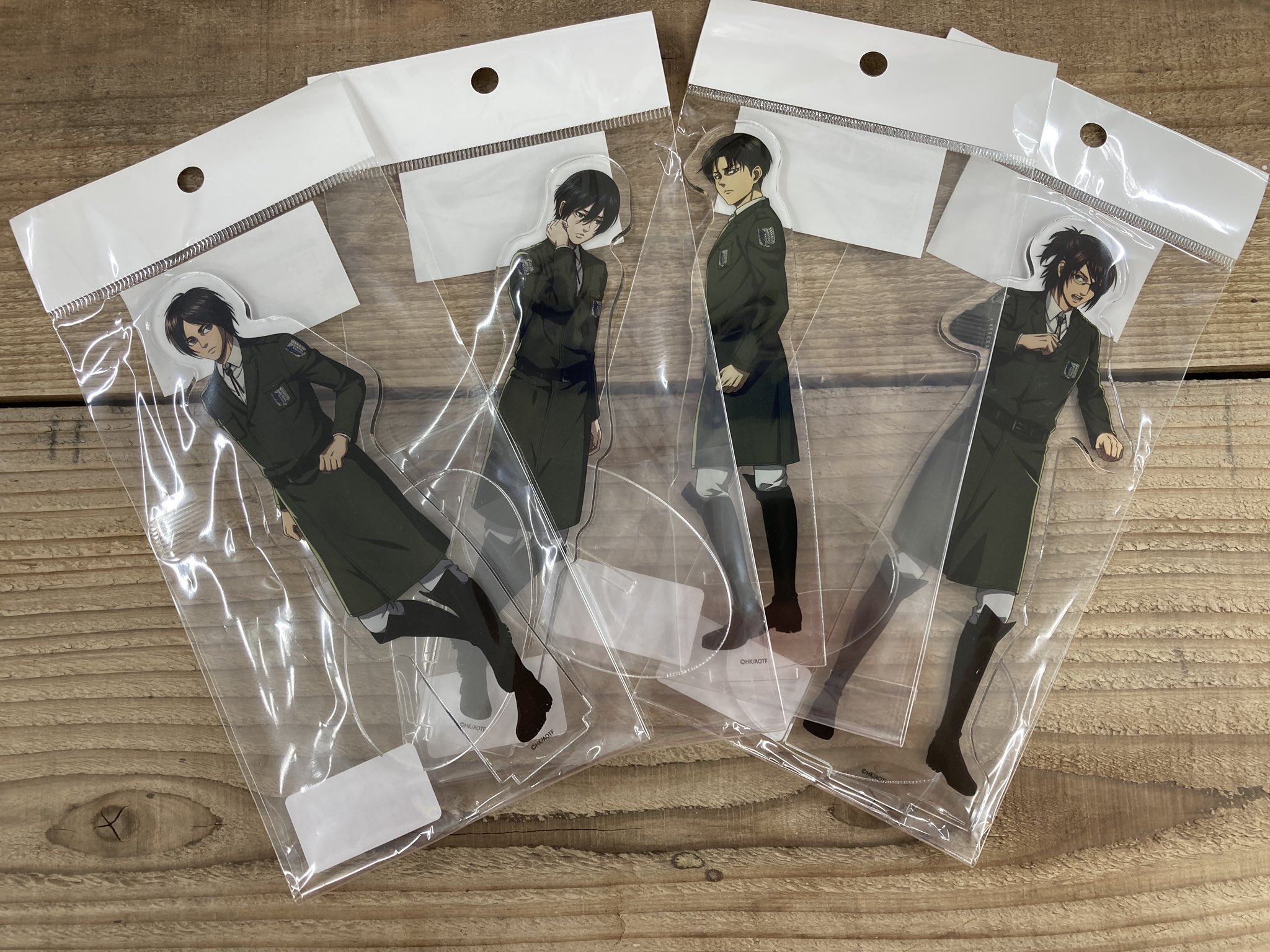 アニメイト横浜ビブレ 10 1 通常営業 11時 21時まで 入荷情報 進撃の巨人 のキャラアクリルフィギュア グラフアート缶バッジなどが入荷しましたハマ 進撃の巨人 Shingeki アニ横キャラ T Co Rusyjnvgms Twitter