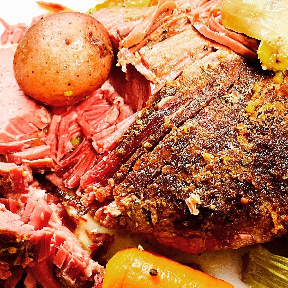 MOJSHOW's tweet photo. #ChefJD (my Hubster)did it again!๐ #happystpatricksday๐๐๐ฉ๐
#cornedbeef #cabbage @8NewsNow #8nn https://t.co/wOopItgt1d