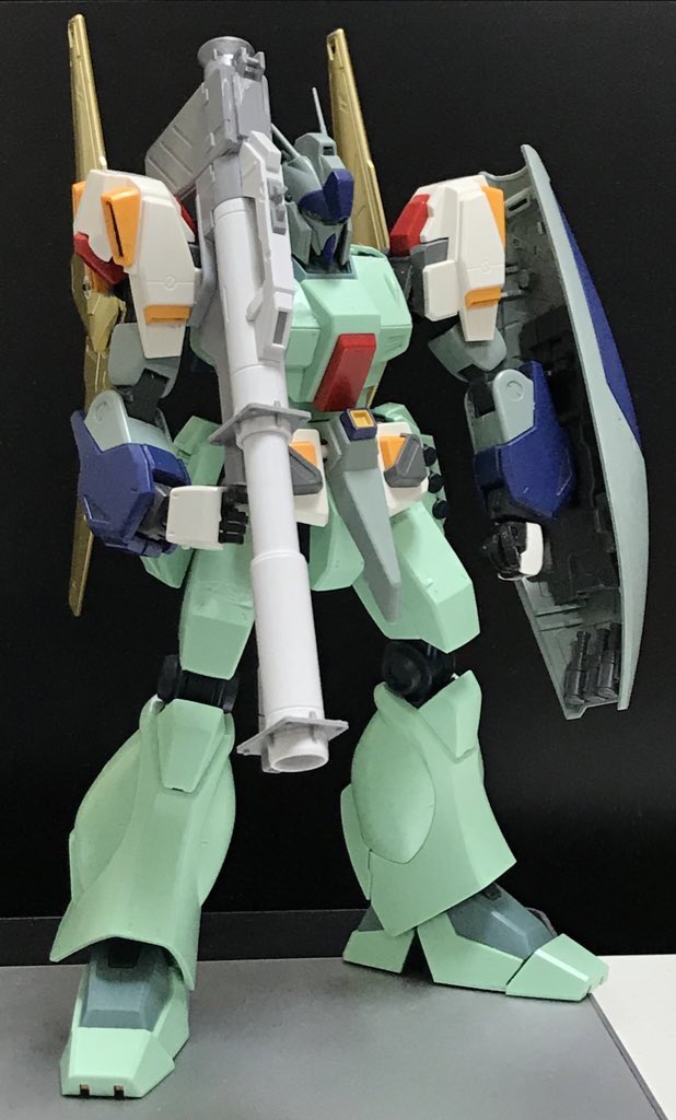 Moai Ex おい こいつは先月までジェガンの発展試作機だったはずだぞ いつからガンダム顔になった アナハイムの武器商人め 面の皮が厚いにも程がある とか言われそうなガンダムが出来たぞぅ でもちゃんと塗装してあげれば普通にかっこいい