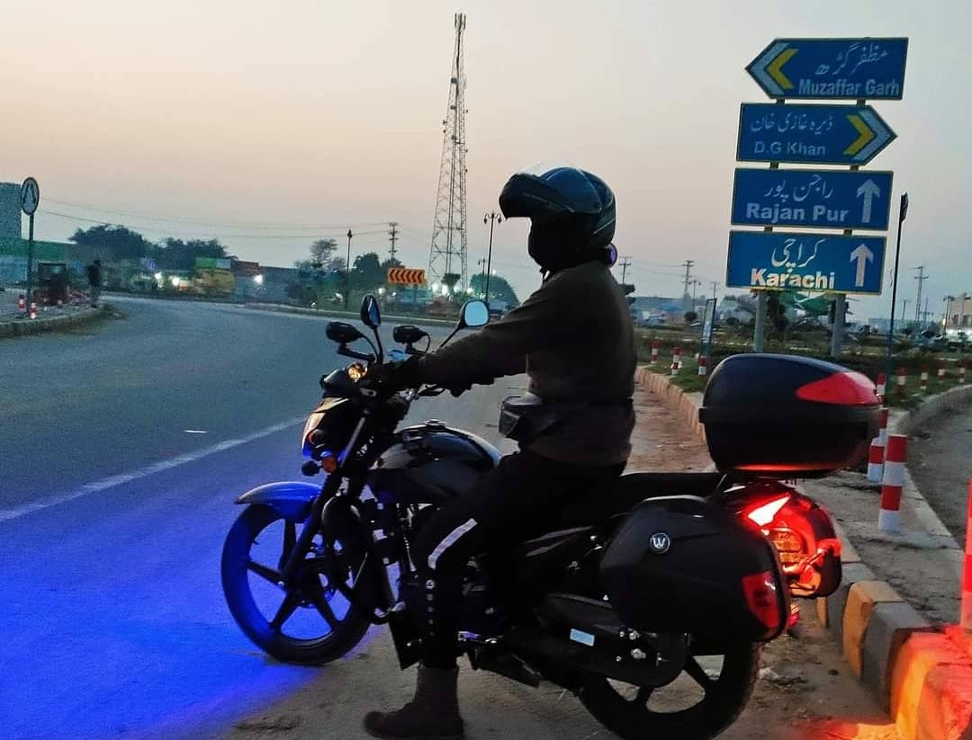rider_tribe's tweet photo. Starting point, Pakistan chowk Dera Ghazi Khan.
4 day tour to Green Punjab, get ready Lahore. We are coming.
@rider_tribe #CRT
#couplegoals #RideWithLifePartner
#bikers #bikeridingadventures #DGK_to_Lahore
#BMTG https://t.co/Wa5L5xCsNs