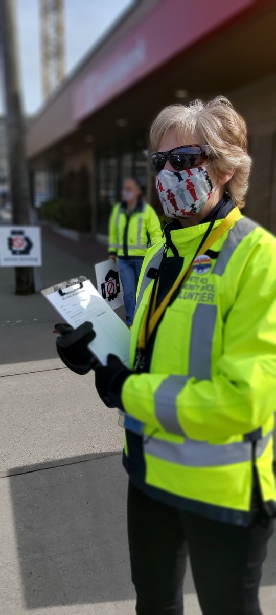 RoadSafetyKaren's tweet image. 🍀👮‍♀️Don't rely on luck 🚔👮‍♂️☘ #DYK you’re 5❌ more likely to crash if using a📱while 🚘. Is that text really worth the risk? Before U read &amp;amp; respond, safely pull over &amp;amp; park. Otherwise #LeaveYourPhoneAlone out awesome @WhiteRockRCMP  #cellwatch volunteers  @whiterockcity @icbc