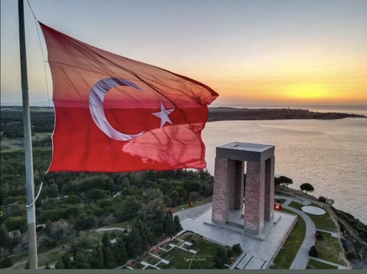 #18martcanakkalezaferi Bu topraklar için tereddütsüz canını feda etmiş tüm şehitlerimizin ruhları şad olsun bu vatan sizlere minnettar.