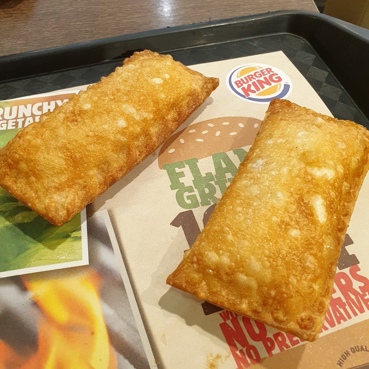 DexNg5's tweet photo. Burger King Mango Sago Pie & Taro Pie: Crispy Smooth Creamy & Tasty! Which Is More Delicious?
#burgerking #mangosago #taro #pie #crispy #smooth #creamy #tasty #delicious #singapore #dexperience #tastetest #niceornot #plazasingapura
https://t.co/oZ0sAG8Qhw https://t.co/oNysDPSzEK