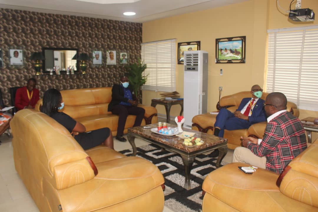 MOUAU_VC's tweet photo. Yesterday, I received a delagation from Access Bank and Unity Bank, who came to pay me a congratulatory visit. I promised the delegates that both banks and MOUAU would cooperate in mutually beneficial ways, in line with Federal Government regulations. https://t.co/yMh4tyCEVf