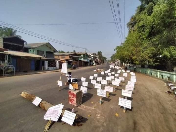 Strikes without protesters have reached to Bago!!!

Spring Revolution by youths in Bago!!!

INTERNET BLACKOUT

#WhatsHappeningInMyanmar
#Mar18Coup