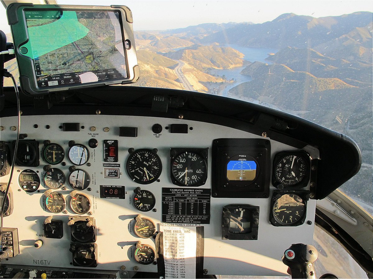 CopterGman's tweet photo. Another one from yesterday...different view, flying our Huey to Philville... #lifeisgood #instapicture #photooftheday #adventure #rotor #pilot #helicopter #helicopterpilot #pilotsofinstagram #aviator #G~Man #Gnomadic #BellHelicopter #random #Huey https://t.co/C889hTPWZg