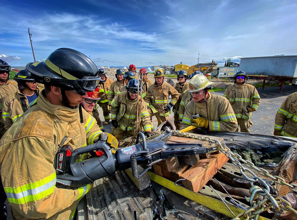 JakeMiille_Fire's tweet image. Good day of auto extrication training with the Butte College Fire Academy. #ChicoFire #CollegeTownTruckAcademy #StPatricksDay