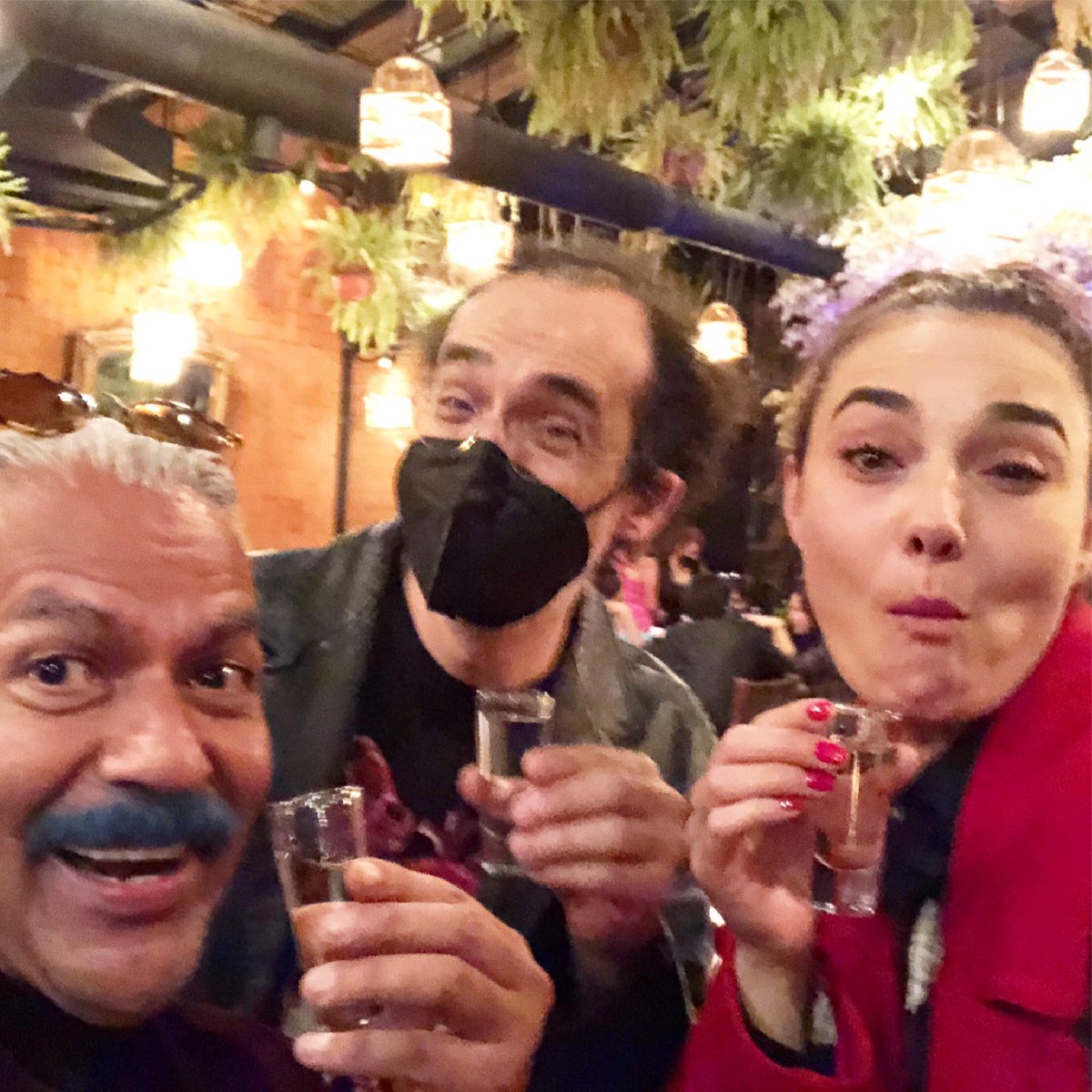 ppzepeda's tweet photo. #NocheColosal #teatro #vivalavida GRSXSER PARTE @ObraLas @Astrid_Hadad @BrunoBichir @ItariMarta @juliobrachog @ZaideSilvia @AnaKarinaGE @PilarBoliverJ @CerloAngel @AleydaGallardo @lauradeita @ladomenzain @CarlosPascualP3 @crestanimx @AnnaCiocchetti @albertolomnitz https://t.co/bajGcuTe0J