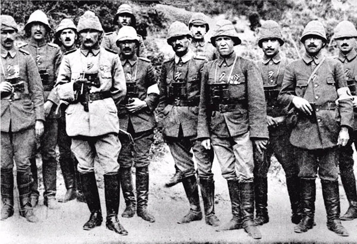 Tarihin akışını değiştiren #Çanakkale Deniz Zaferi'nin 106. yılında Çanakkaleyi geçilmez kılanlara minnettarız.#CanakkaleGecilmez #18Mart #MustafaKemalAtatürk #Minnettarız