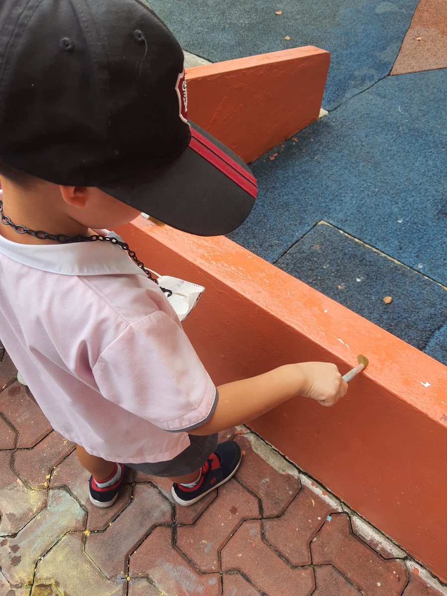TpgEY's tweet photo. Want to keep you kids engaged? 
Paintbrush ✅ 
Water✅
Stone tiles ✅
The Sun ✅
This links nicely to the KG classes inquiry into materials with different properties + it's super fun to explore. https://t.co/pSX6x2OP62