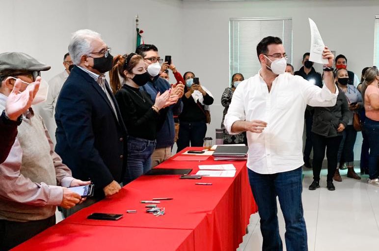 ManuelPueblaE's tweet photo. Hoy quedé oficialmente registrado como Pre-Candidato a diputado local por la Alianza “Va X Sonora”.

Es tiempo de hacer equipo y seguir trabajando por la grandeza de este estado. 

¡Vamos con todo! https://t.co/9WnwObYVPF