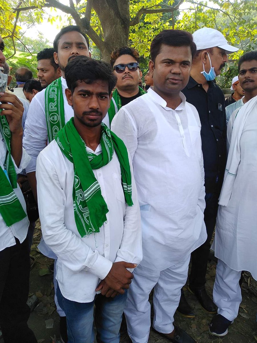 akhilesh_yadu's tweet photo. युवा राजद के प्रदेश महासचिव Guddu Yadav  भैया जी को जन्मदिन की हार्दिक बधाई एवं शुभकामनाएं ईश्वर से प्रार्थना करते हैं कि आप जीवन में ऐसे ही आगे बढ़ते रहिए भैया। 🎉🎂💐💐🎉 @yuva_rajad @RJDforIndia @yadavtejashwi https://t.co/IU77rI5Jjk