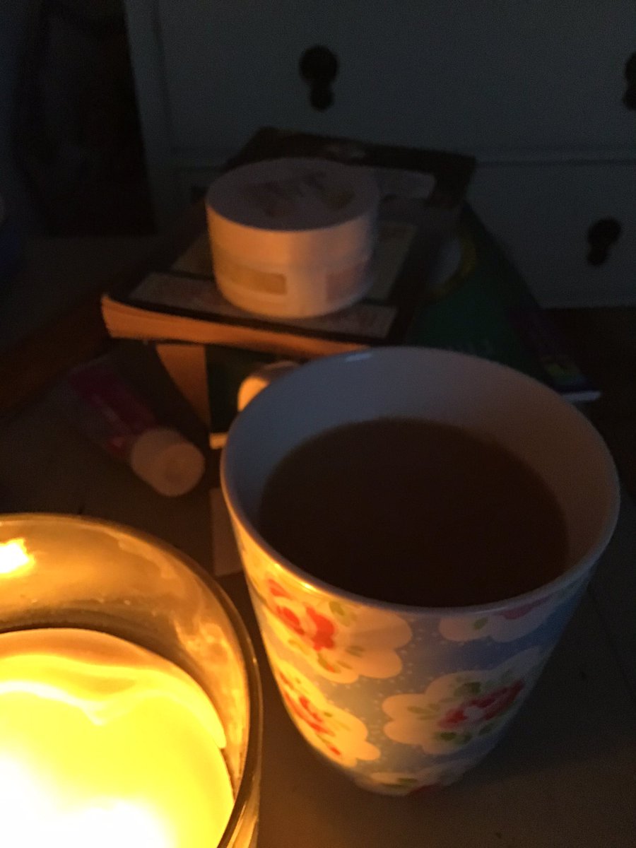 CaroGilesWrites's tweet photo. Tea candles and words #earlymorningwriting https://t.co/Ij61234u3P
