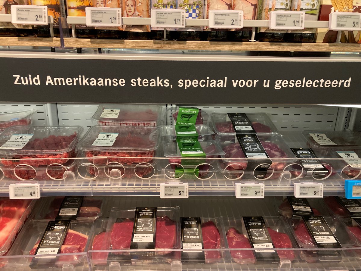 Gister kon je kiezen voor natuur en klimaat. Maar vandaag ook, gewoon bij <a href="/albertheijn/">Albert Heijn</a> Een product uit dit schap stimuleert massale kap regenwoud en ontginning pampa’s. En is een mes in de rug van onze boeren en ons landschap. Niet doen dus! Rt=👍🏻