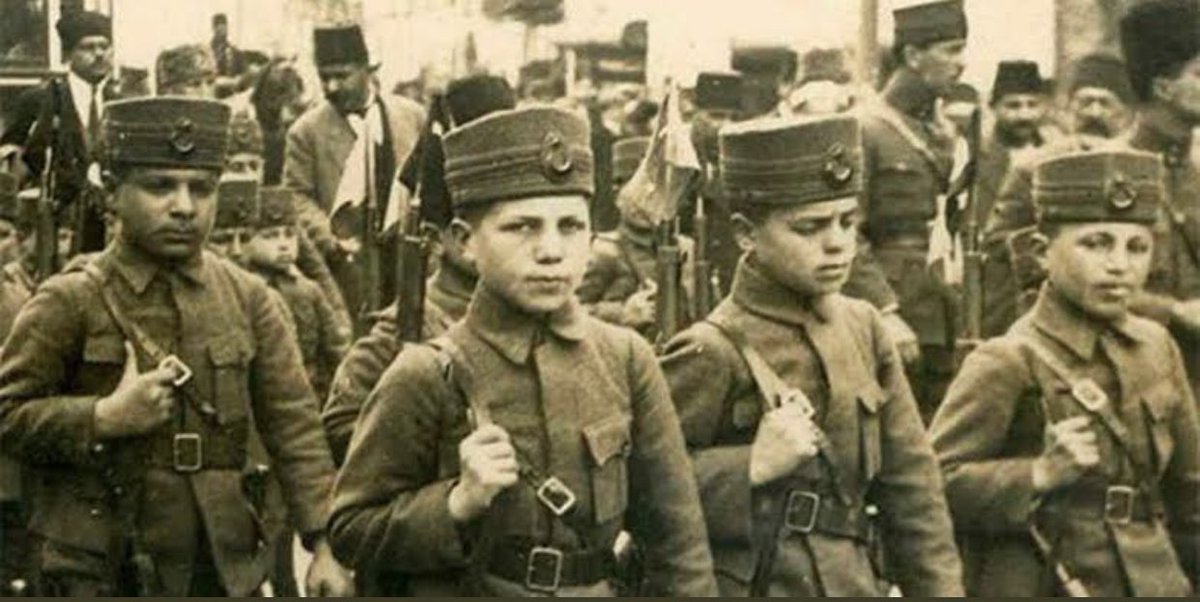 "Komutanım benim tüfek bozulmuş tetik basmıyor" diyen Askere... 

Yüzbaşı: "Tüfek sağlam oğlum senin parmağın kopmuş" dediği Kahramanlık Destanıdır Çanakkkale. Tarihi bir zafer değil, Tarihin kendisidir Çanakkale!

#18martcanakkalezaferi