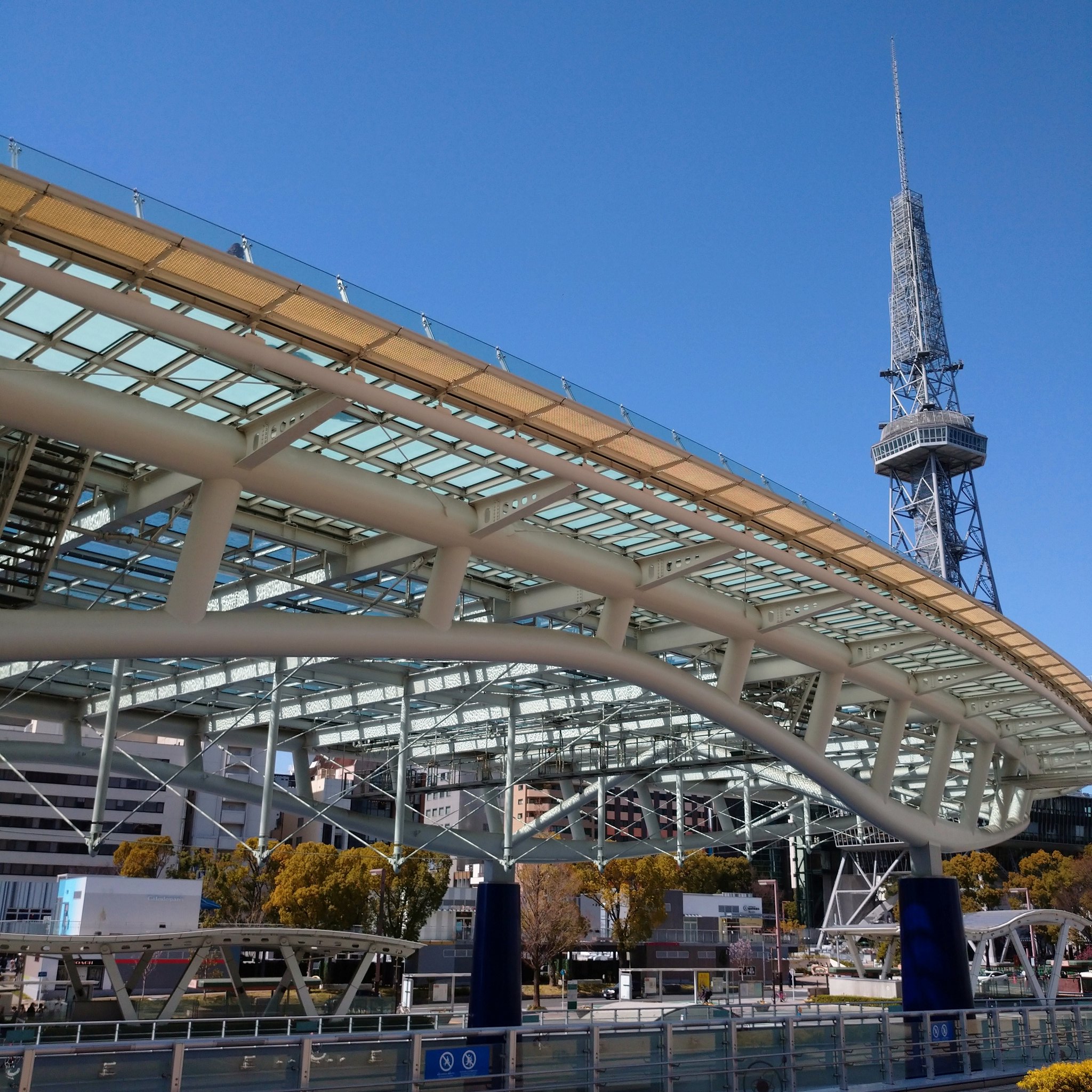 公式 名鉄イン名古屋桜通 本日ご紹介な名古屋観光スポットはこちら 名古屋駅から東山線で5分 栄駅直結 オアシス21 ガラスの大屋根 水の宇宙船に上がることも出来ます 夜のライトアップはinstagramでも人気なのです 名古屋