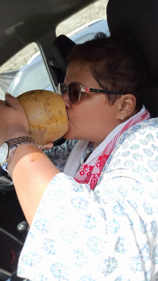 payalmehta100's tweet photo. The ultimate heat protector #coconutwater #bottomsup #saynotoplasticstraws
Not to forget my #Gamucha always with me 😎😎😎 https://t.co/GLS5rCgNxo