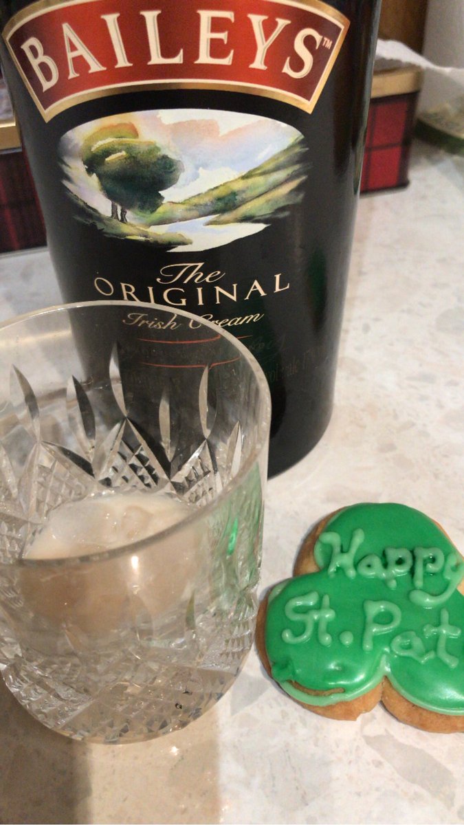 BunnyBakerBake1's tweet image. Happy St Patrick’s day #stpatricksday #irishshortbread #biscuits #handmadewithlove #Baker #baking #NicolaBakerbakes #homebaked #baileys @BaileysOfficial @stpatricksfest @thebakingnanna1 @BritishBaker @BunnyBakerBake1 @WomensInstitute @Henley_WI @LoveHenleyInfo @XperienceHenley