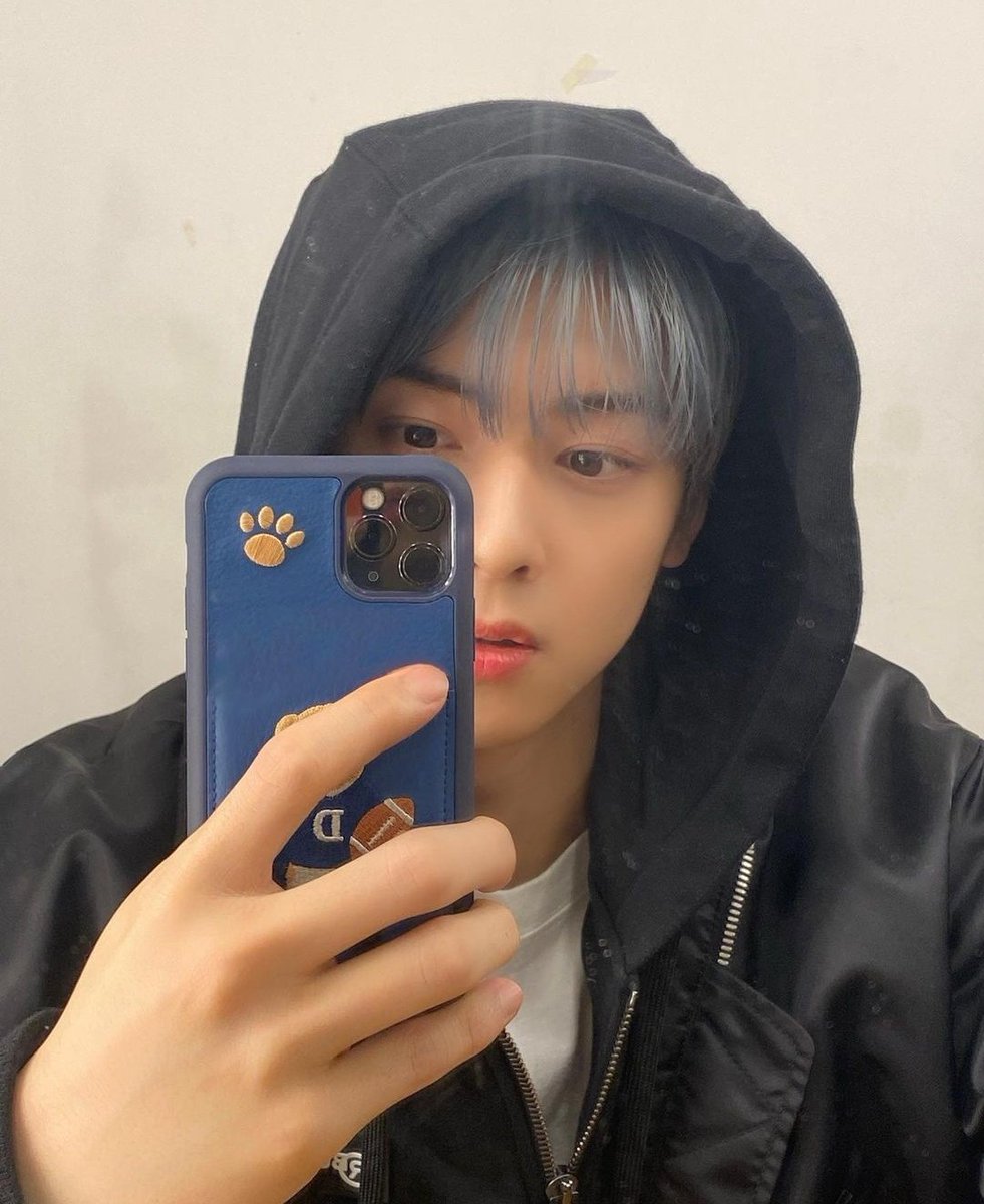 kdeuramapan's tweet photo. EUNWOO SILVER HAIR!!!! YOU LOOK SO FINE 🥵♥️♥️ #이동민 #차은우 https://t.co/M1n0Hz0GST
