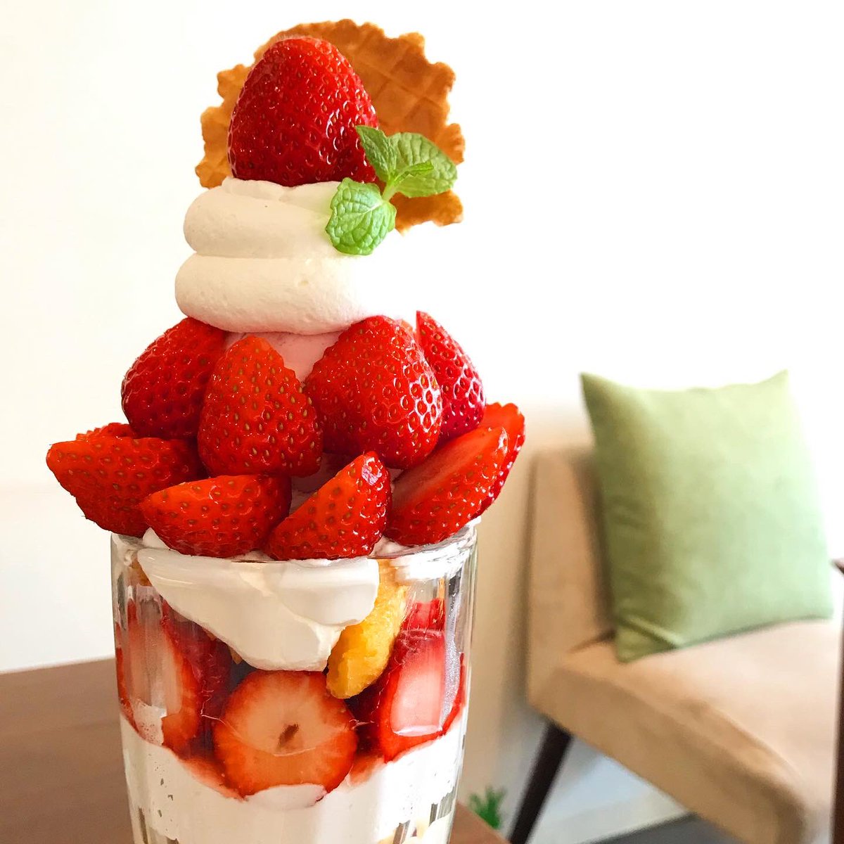 _sakura_nao's tweet photo. いちごの断面萌え🍓
お休み不定休なので、行く前に確認してからがいいですよ。
#カフェフェイト
#cafefate
#苺のフレンチトーストパフェ
#いちごのフレンチトーストパフェ
#天六カフェ
#大阪カフェ
#大阪カフェ巡り
#フレンチトースト
#フレンチトースト専門店
#カフェスタグラム https://t.co/ttN0OTjnrr