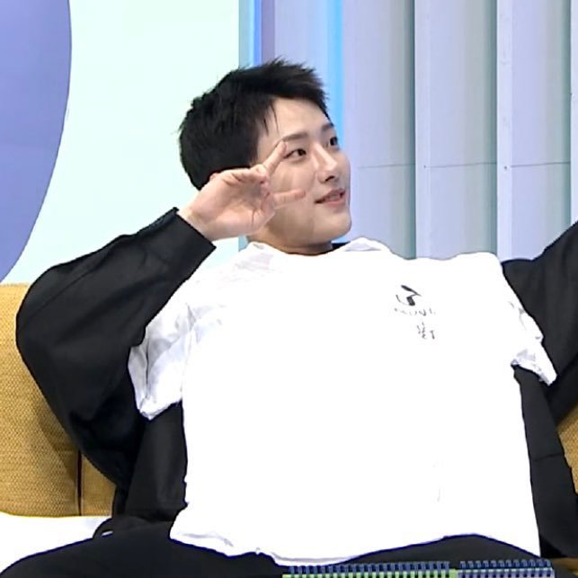 hourly seungyoun (temporary rest) tweet media