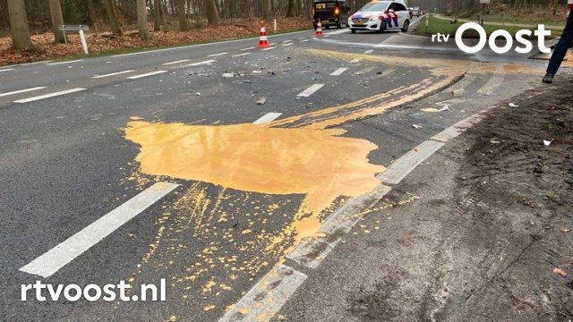 Lading verf op N348 na ongeval: flinke file richting Deventer. #rtvoost.