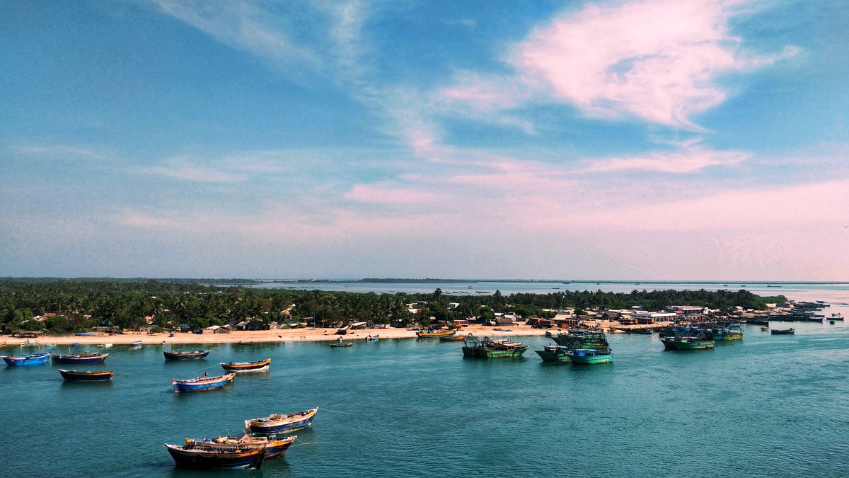 SaloniJain95's tweet photo. "The supreme goodness is like water.
It benefits all things without contention.
In dwelling, it stays grounded.
In being, it flows to depths.
In expression, it is honest.
In action, it aligns to timing."

📍Dhanushkodi, Tamil Nadu

#ThrowbackThursday @incredibleindia @twttdc https://t.co/o6Q69iq5X2