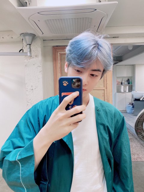 jmjkreIic's tweet photo. namoral estou vivenciando o eunwoo tacando colorido no cabelo meooo https://t.co/YyugO1WPCp