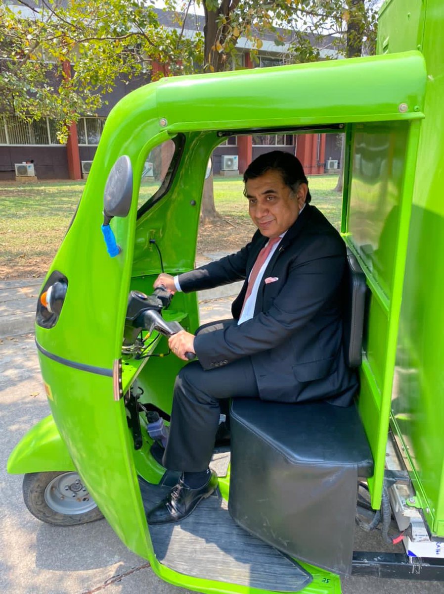 tariqahmadbt's tweet photo. Fascinating to hear from Raja Gayam, founder and CEO of @GMWSmartAuto, which is already investing in the EV market in the UK. Looking for more opportunities for UK-India trade and can’t wait to see their UK location. @UKinHyderabad https://t.co/dgJkpQswGM