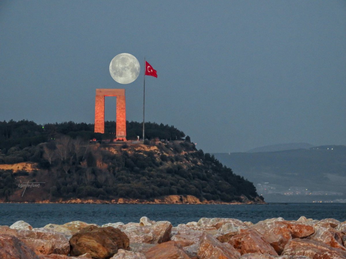 #18martcanakkalezaferi