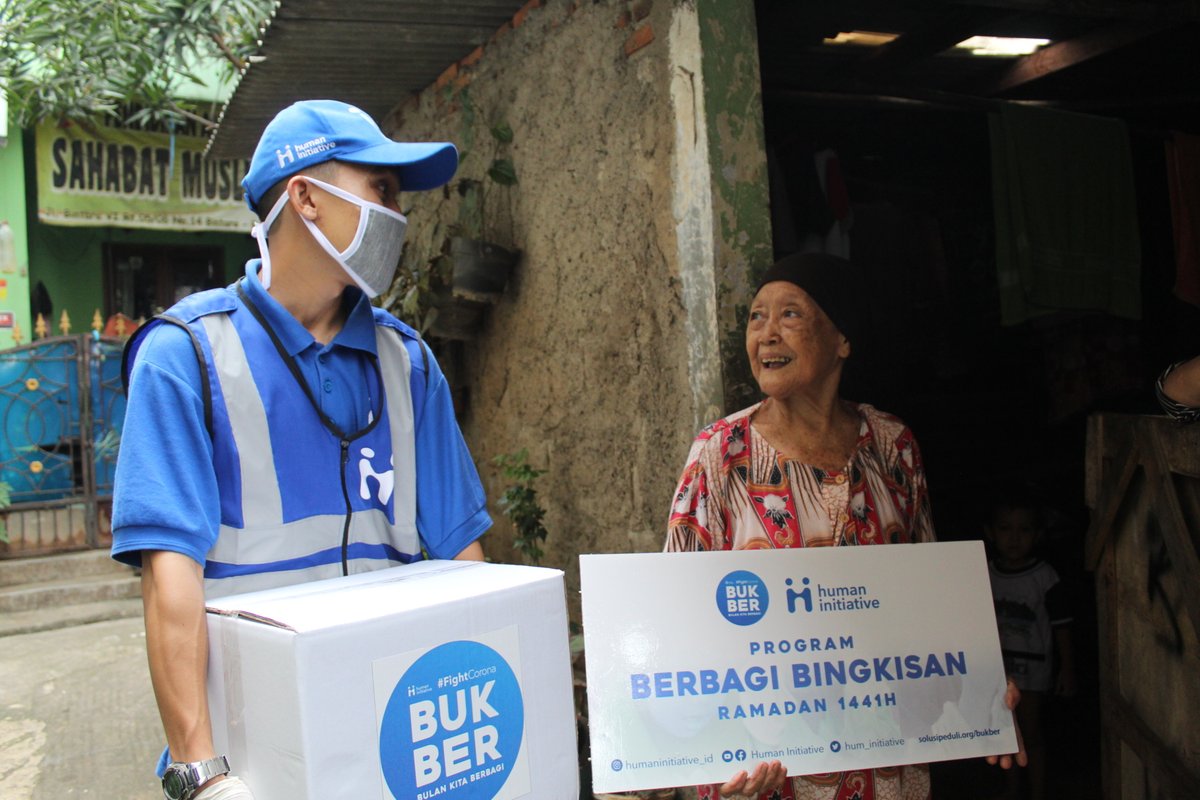 hum_initiative's tweet photo. Menjadi alasan dari kebahagiaan orang lain sungguh istimewa bukan?⁣
⁣
Sahabat Inisiator, pernahkah kamu membayangkan ⁣
seberapa berarti dirimu untuk orang-orang tersayang di sekitarmu?⁣
⁣ https://t.co/XdiDNcXgbo