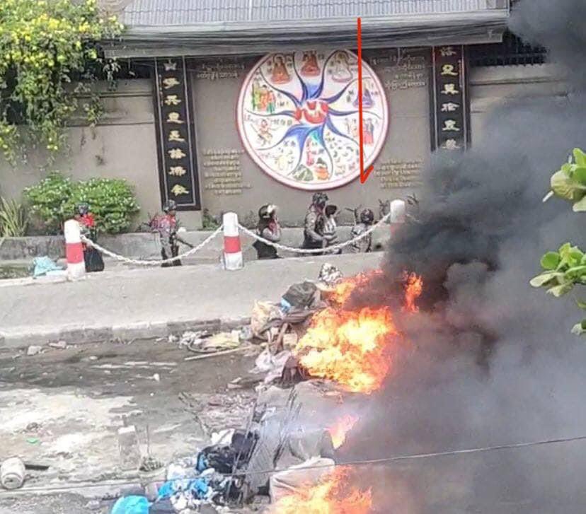 hsuwaiwaimoe's tweet photo. Military Junta forces shooting randomly in Thamaing, Mayangone, Yangon. A youth was arrested reportedly.
INTERNET BLACKOUT
#WhatsHappeningInMyanmar #Mar18Coup https://t.co/ARm26upZfX